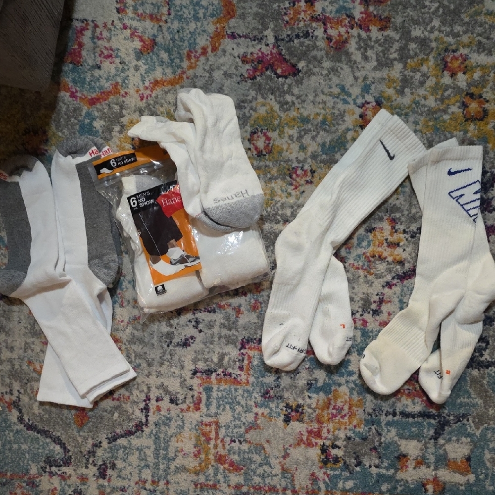 Assorted Men’s White Athletic Socks Sz L HANES, NIKE 9 Pr Total